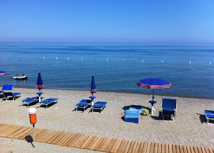 Il Gabbiano מלון Cirò Marina